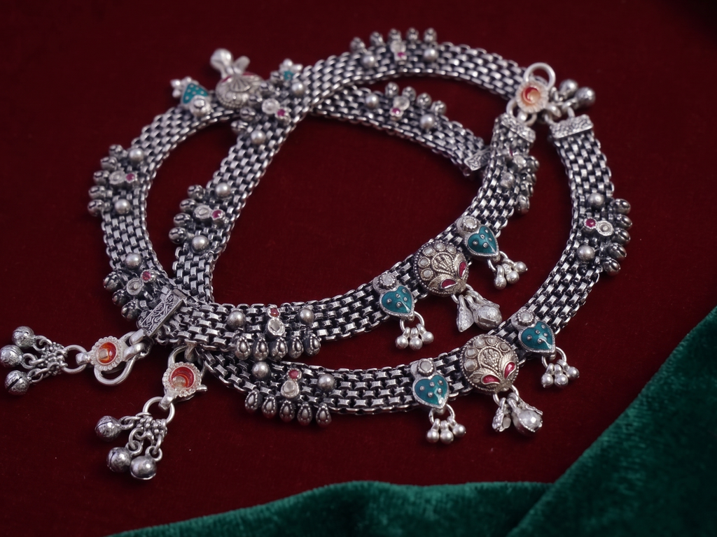 R OXO Silver Plated Traditional Payal for Women