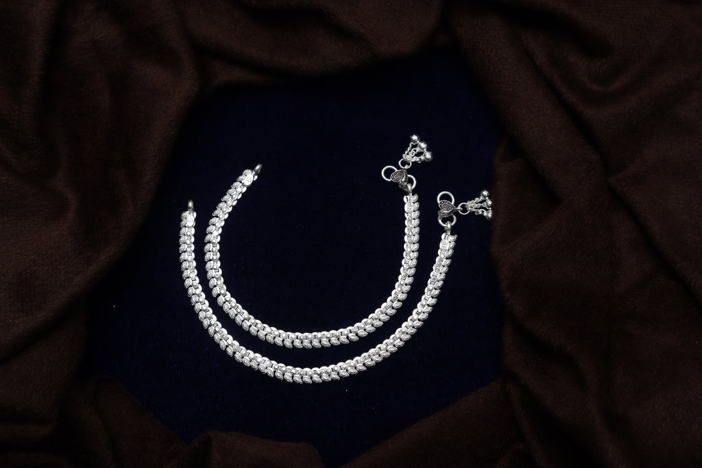 Royal Sparkle Silver Payal Pair