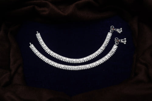 Classic Sterling Silver Payal Set – Sleek Textured Bridal Anklets