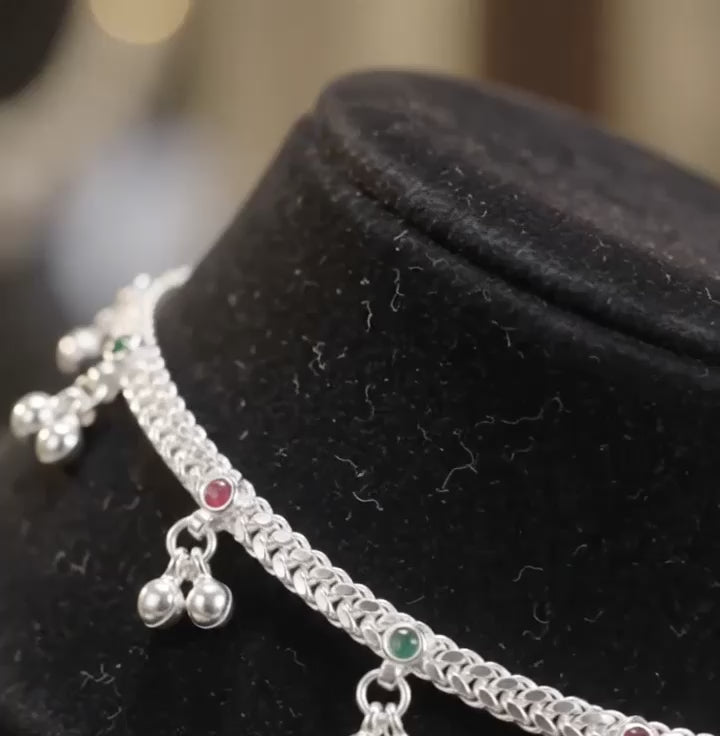 Royal Leaf Charm Payal Pair – Elegant Silver Look Anklet